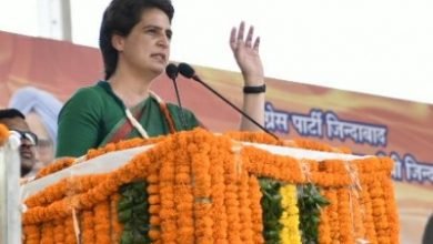 Use Bjp Posters But Dont Reject Help For Stranded Migrants Priyanka