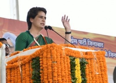 Use Bjp Posters But Dont Reject Help For Stranded Migrants Priyanka
