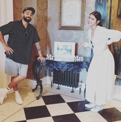 Virat Kohli Anushka Sharma Sharpen Their Cricket Skills At Home