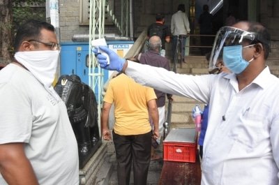 Amid Rising Recoveries Covid Cases Breach 6k In Ktaka