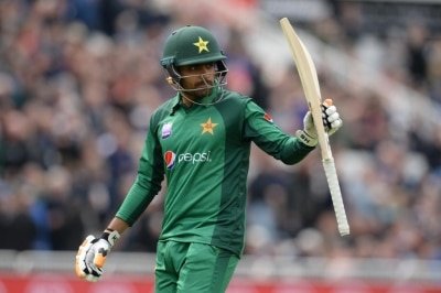 Azams Calmness Gives Him Edge Over Kohli Says Saqlain
