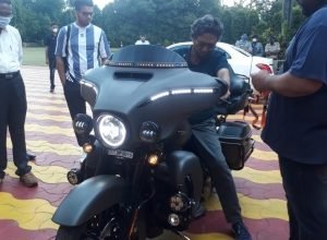 Cji Checks Out A Harley Davidson Pictures Go Viral