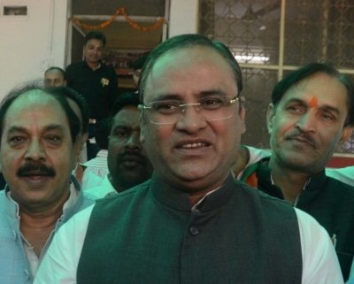 Cong Flays Bjp Mla For Seeking Sonu Soods Help