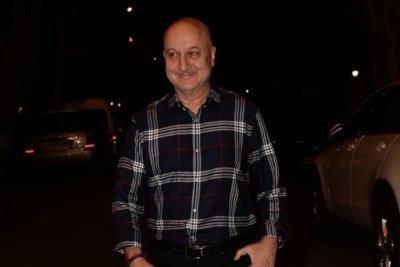 Covid 19 Anupam Kher Neena Gupta Among Actors Helping Theatre Community