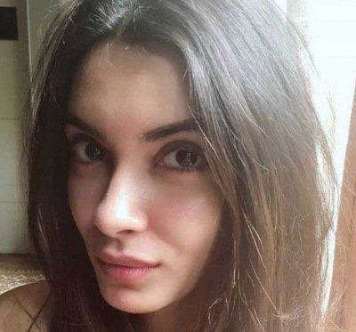 Diana Penty Extends Support To Mumbai Police In Their Covid 19 War