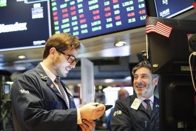Dow Extends Losses Nasdaq Closes Above 10000 For First Time