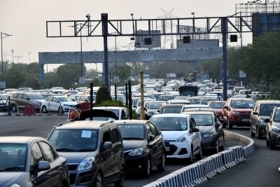 Heavy Traffic Snarls As Delhi Opens Borders