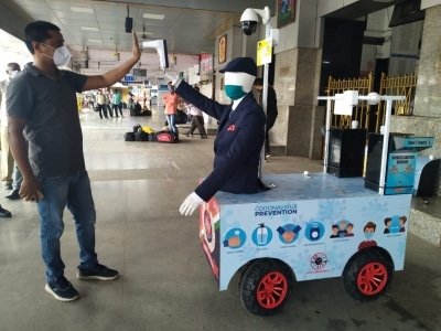 Now Robot Capt Arjun Scans Passengers At Pune Railway Station