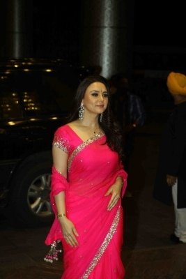 Preity Gives Hubby Gene A Good Enough Haircut