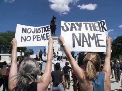 Protesters Topple Confederate Generals Statue In Washington