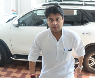 Scindia His Mother Test Positive For Covid 19 Ld