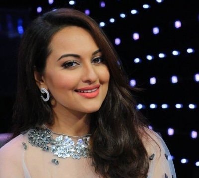 Sonakshi Sinha Misses Era Of Elevator Selfies