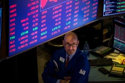 Us Stocks End Mixed Following Disappointing Data