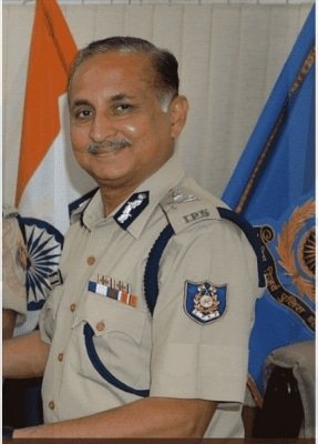 Delhi Constable Braves Bullets Chasing Criminal Applauded By Top Cop