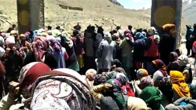 Himachal Tribal Women Protest Covid Violation By Minister