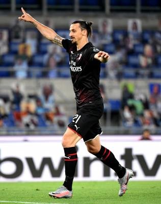 Ibrahimovics Brace Helps Ac Milan Beat Sassuolo In Serie A
