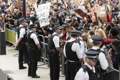 London Police Officer Suspended For Kneeling On Black Mans Neck