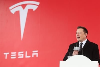 Tesla Ceo Elon Musk Again Taunts Us Market Regulators Sec