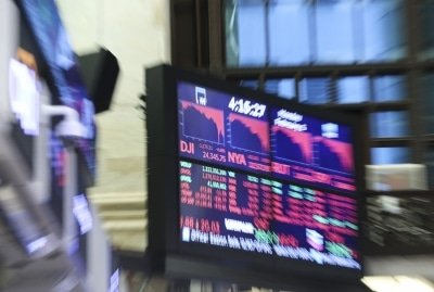 Us Stocks Fall Amid Disappointing Jobs Data