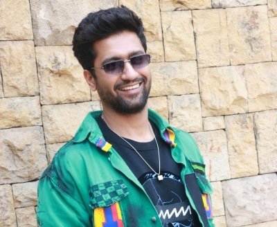 Vicky Kaushal Looks Through Binocular For His Peeps Beyond 2 Kms
