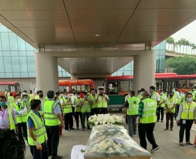 Capt Sathes Body Brought To Mumbai Last Rites On Tuesday