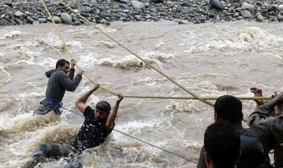 Jk Police Rescues 14 Persons Trapped In Flash Flood
