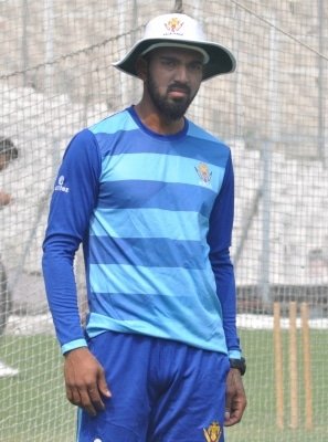 Kl Rahul Donates Ppe Hoods To Cisf Personnel At Bengaluru Airport