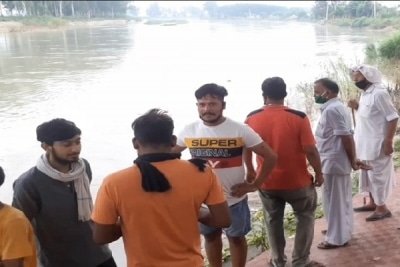 Liquor Flows Down Yamuna In Haryana Town Tipplers Make Merry