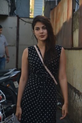 Sc Denies Interim Protection To Rhea In Case Filed By Patna Police