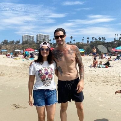 Sunny Leone Spends Beach Time With Hubby Daniel