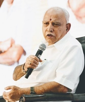 Yediyurappa Offers Prayers To Brimming Cauvery River