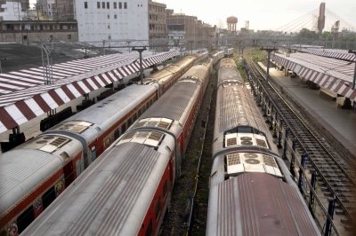 Ai Based Cameras Detect Rail Travellers With Fever Without Masks