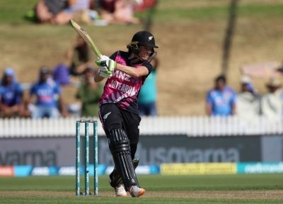 Aus Vs Nz Amy Satterthwaites 100th T20i On Plate