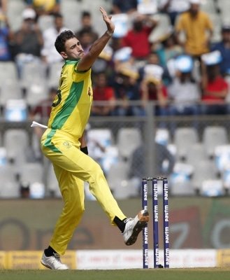Eng Aus 3rd Odi Sporting Starc Gives Rashid A Mankaded Warning