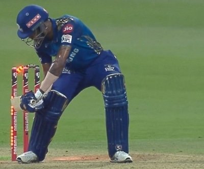 Hardik Gets Out Via Rare Hit Wkt Mode Then Takes 3 Catches
