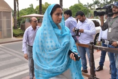 Ls Passes Agriculture Bills Harsimrat Kaur Resigns From Cabinet