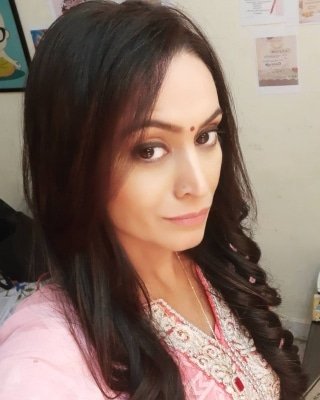 Naagin 5 Actress Shivani Gosain Wont Play Moving Property In A Crowd