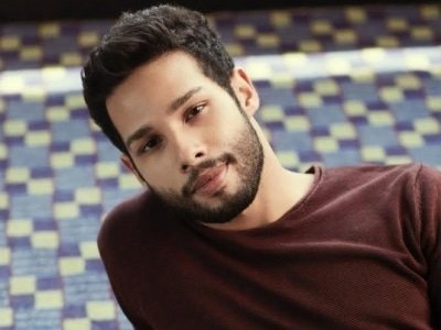 Siddhant Chaturvedi Praises The Camera Filters Selfies In New Post