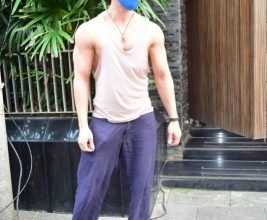 Tiger Shroff Flaunts Washboard Abs In New Shirtless Pic