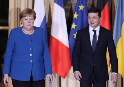 Zelensky Merkel Discuss Conflict Resolution In E Ukraine
