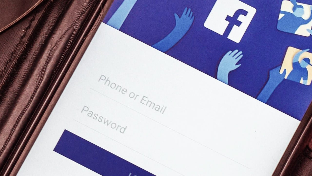 Facebook Users Faced Log Out Unexpectedly Due To A Configuration Mode