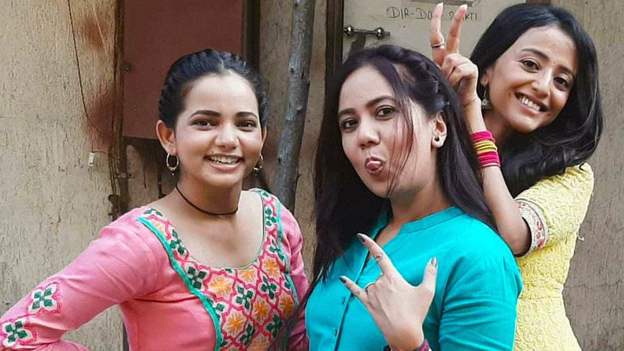 Aarushi Sharma Told About Pani Puri Cravings On The Cast