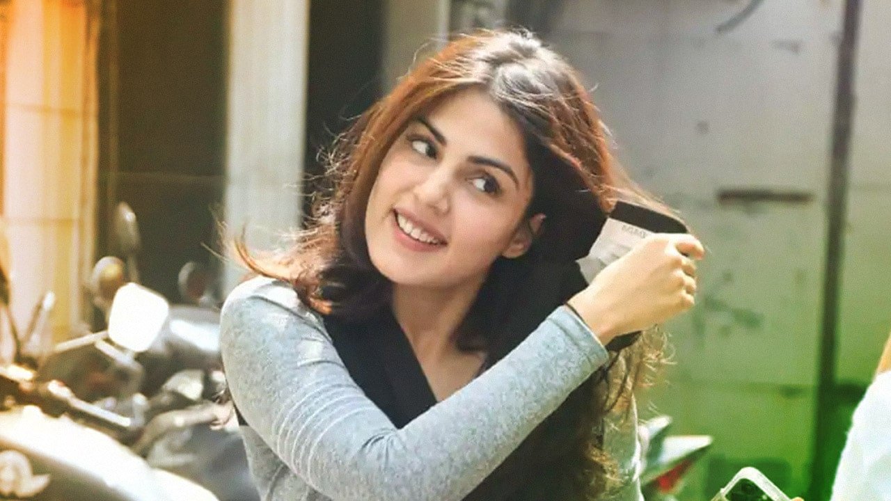 Rhea Chakraborty Salute To Indian Soldiers
