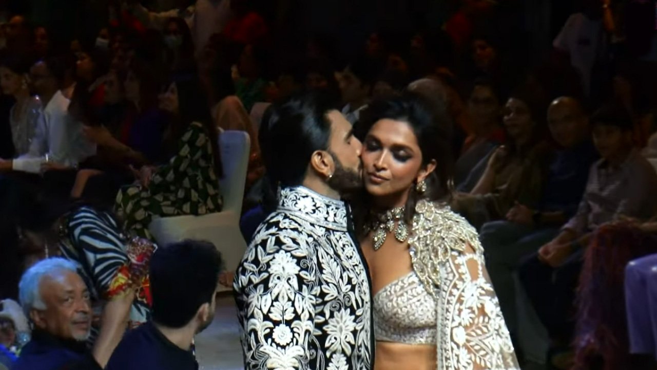 Mijwan 2022: Ranveer Singh Kisses Deepika Padukone As They Walk The Ramp  For Manish Malhotra