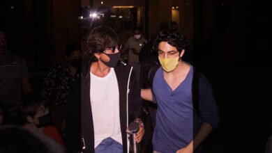 Aryan Khan Protects Shah Rukh Khan At Airport